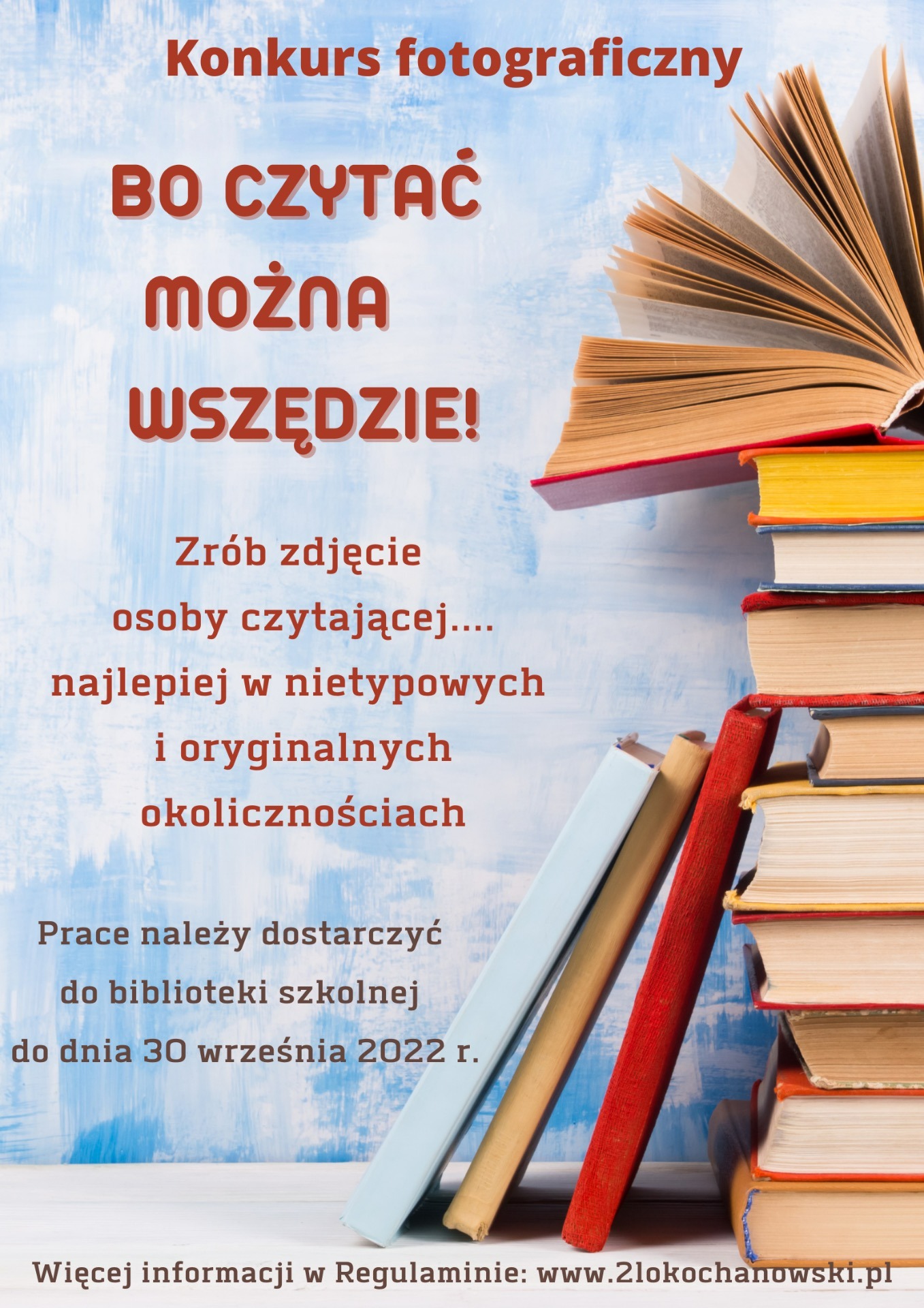 Plakat z książkami promujący konkurs fotograficzny "Bo czytać można wszędzie"
