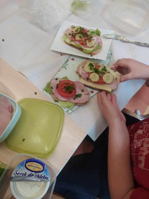 Wiosenne kanapki w wykonaniu oddziału przedszkolnego 0 "A" - Obrazek 4