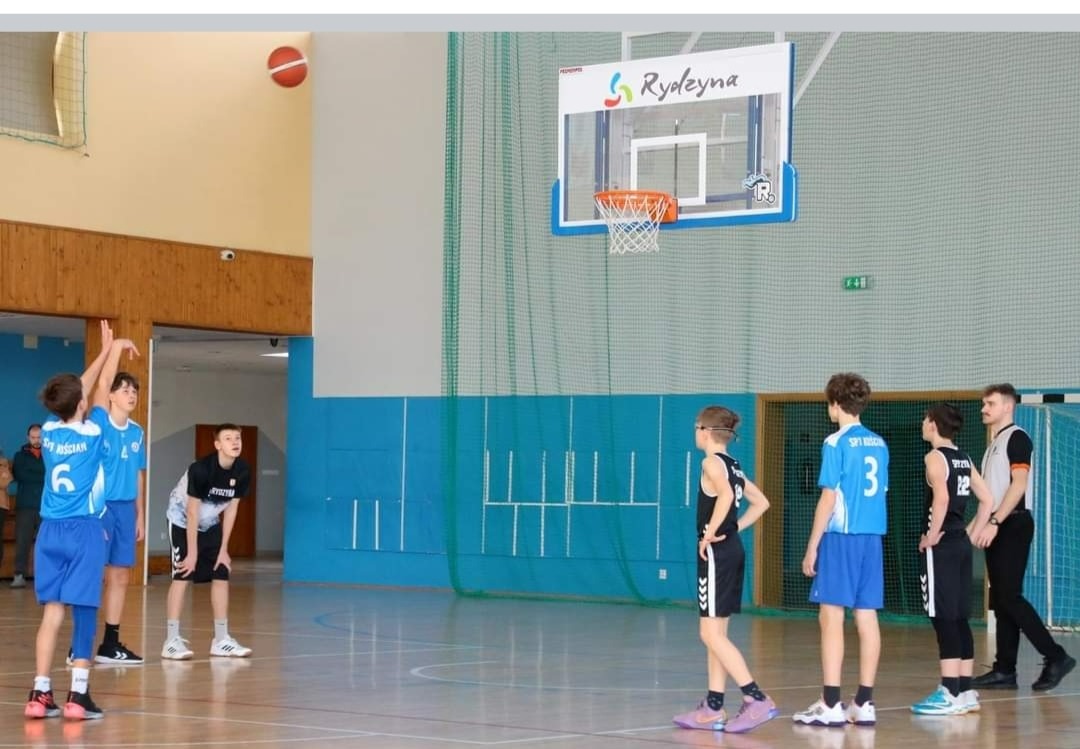 III miejsce naszej drużyny w Mistrzostwach Rejonu Leszczyńskiego w koszykówce chłopców w kategorii Dzieci - Obrazek 3