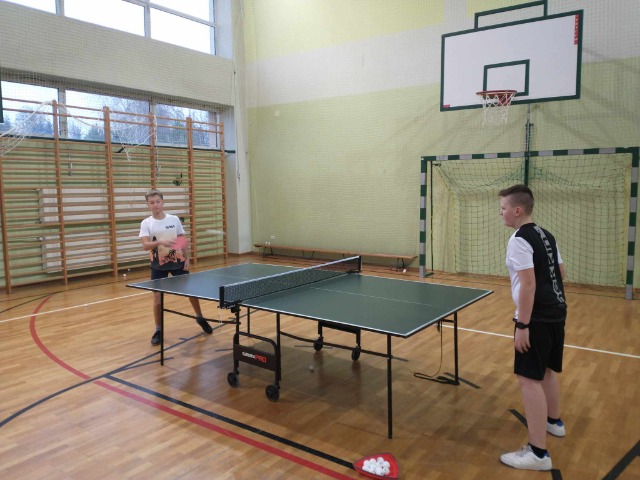 Zajęcia sportowe z tenisa stołowego w naszej szkole. - Obrazek 3