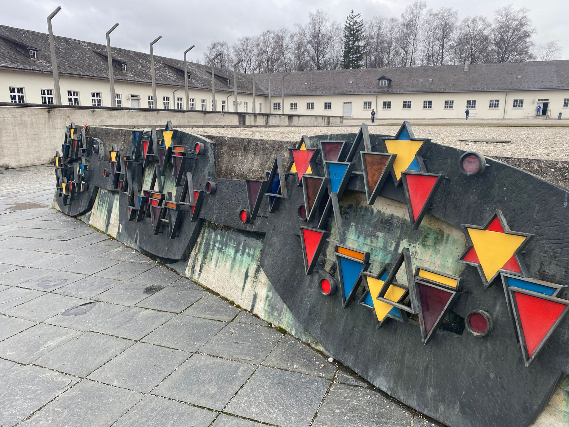 Besuch der Gedenkstätte KZ Dachau und das Projekt "Post mit Herz" - Bild 3