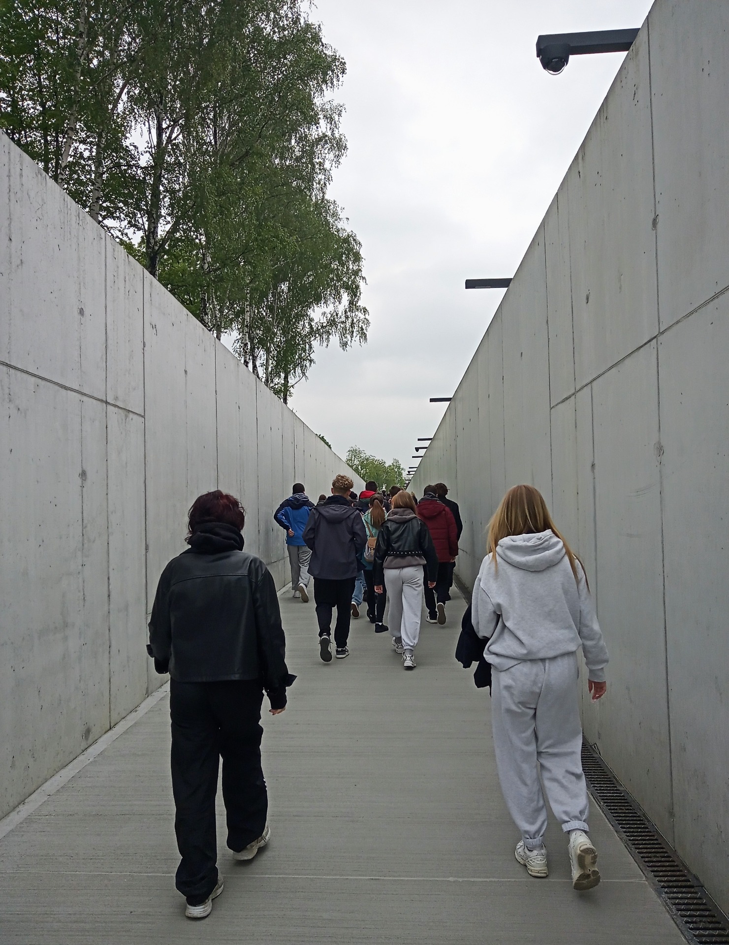 ,,Jedenaste. Nie bądź obojętny” – wizyta uczniów RST  w Miejscu Pamięci Państwowym Muzeum Auschwitz-Birkenau w Oświęcimiu - Obrazek 5