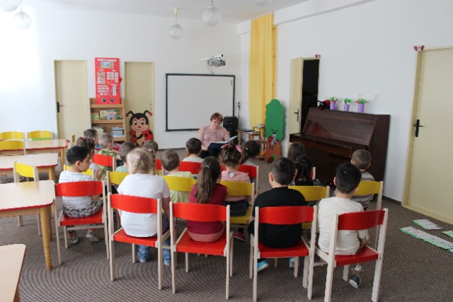 Čítanie s členkami Jednoty dôchodcov Prakovce pri príležitosti Dňa detskej knihy - Obrázok 5