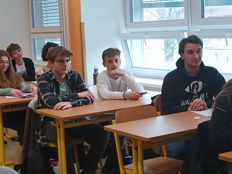 GRAND MERCI aux étudiants en français: à Tomáš Křížek, Jiří Kučera a Jan Skalický - Obrázek 1