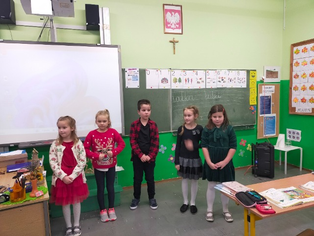 Wizyta na kiermaszu świątecznym w Szkole Podstawowej w Łasinie 🎄 - Obrazek 4