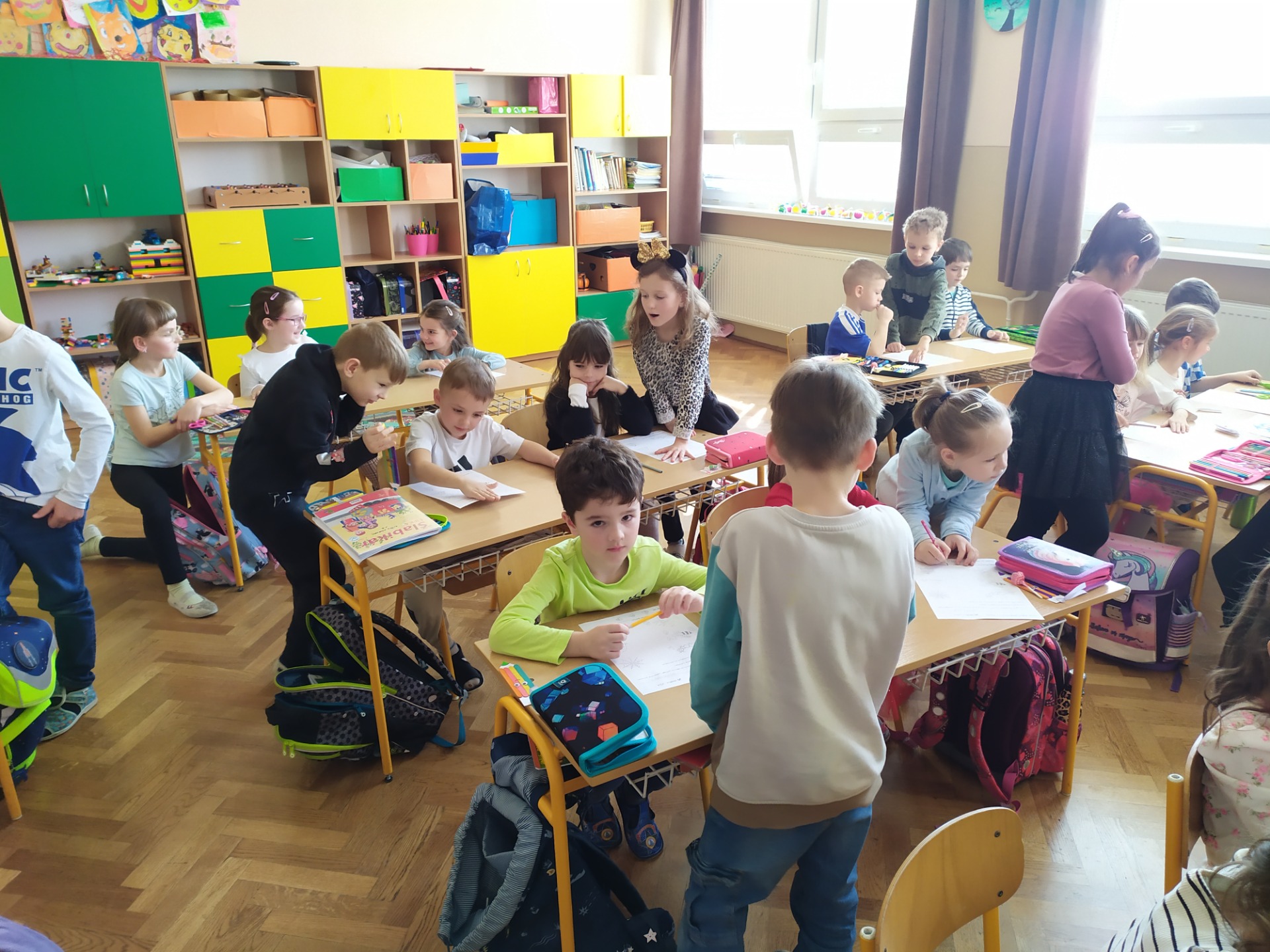 Naša návšteva u prvákov v škole - trieda KVETINKY  - Obrázok 1