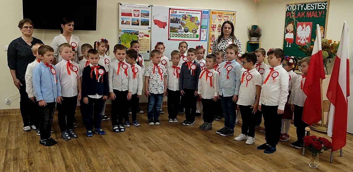 6-latki świętują 104 rocznicę odzyskania przez Polskę niepodległości - Obrazek 2