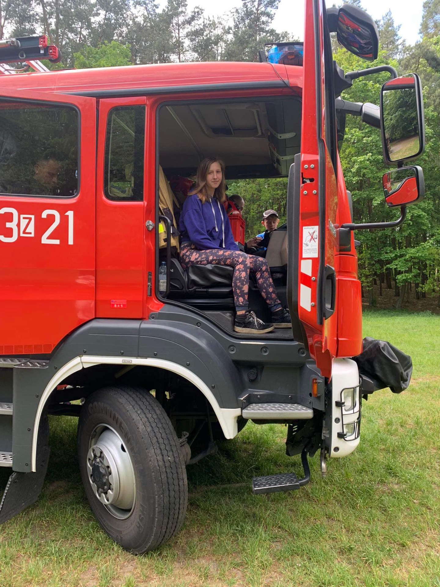 Julia i jedna z atrakcji Rajdu- wóz strażacki.