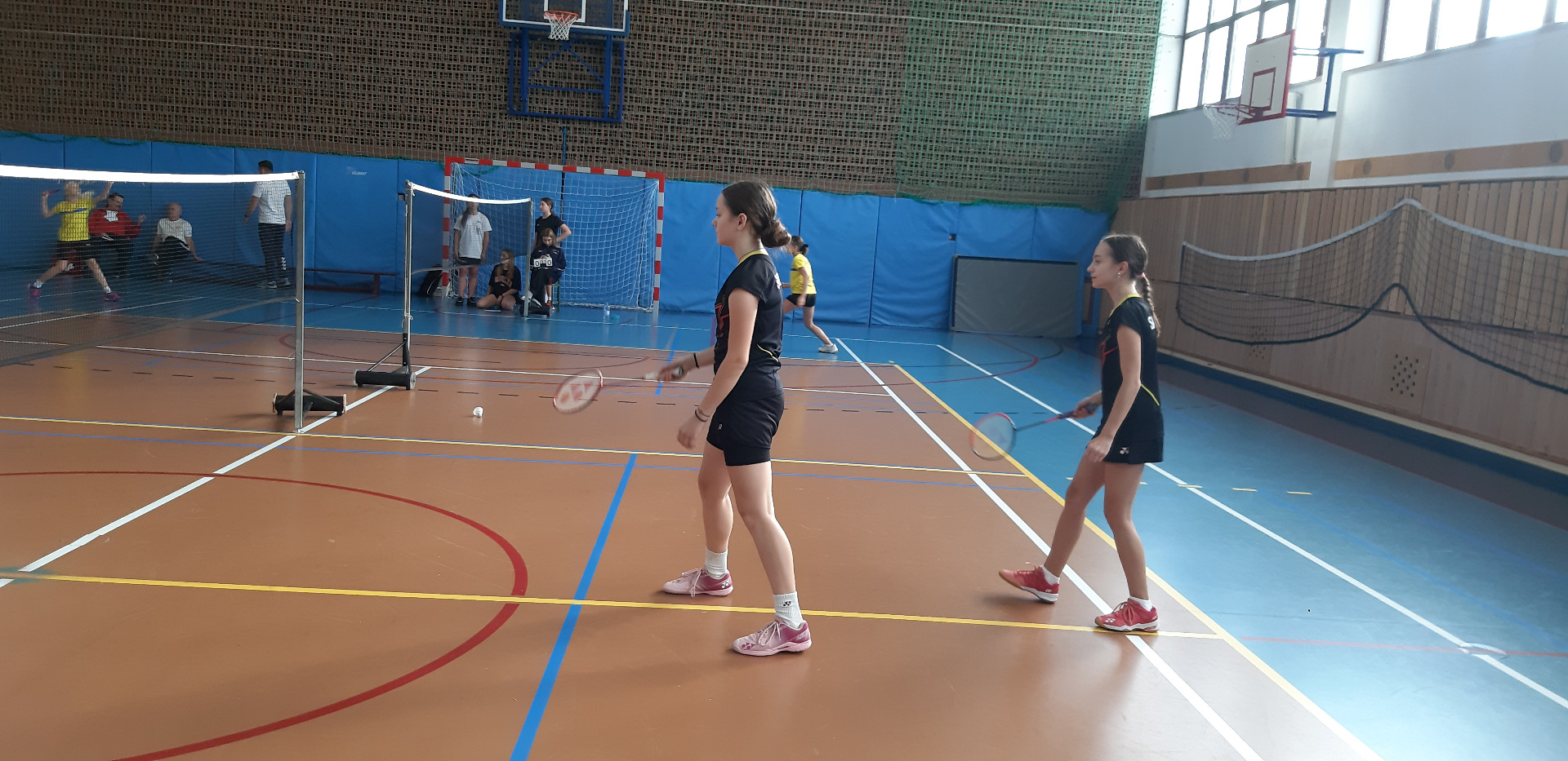 Mistrzostwa Powiatu Tureckiego w Drużynowym Badmintonie Dziewcząt - Obrazek 3
